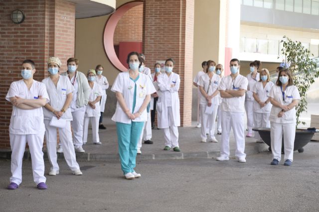 El personal sanitario de la Región de Murcia rinde homenaje a las víctimas del COVID-19 - 2, Foto 2