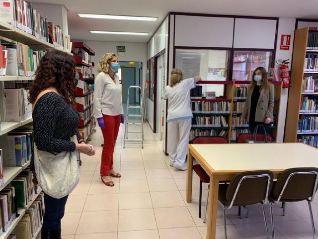 El Ayuntamiento prepara la apertura de las Bibliotecas de Murcia con un operativo especial de limpieza - 1, Foto 1