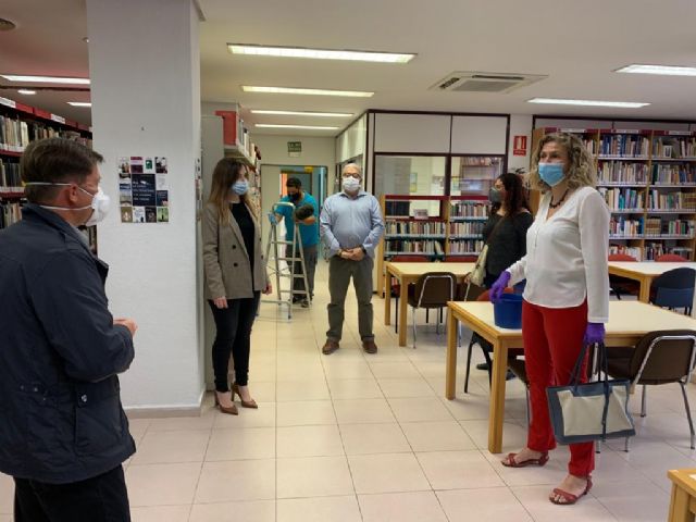 El Ayuntamiento prepara la apertura de las Bibliotecas de Murcia con un operativo especial de limpieza - 2, Foto 2