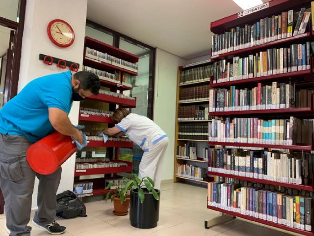El Ayuntamiento prepara la apertura de las Bibliotecas de Murcia con un operativo especial de limpieza - 3, Foto 3