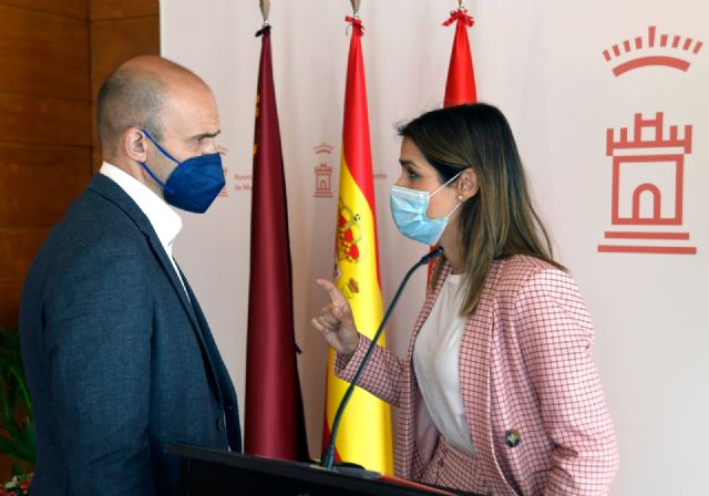 El Ayuntamiento exige financiación autonómica para asumir las líneas de autobús a pedanías - 1, Foto 1