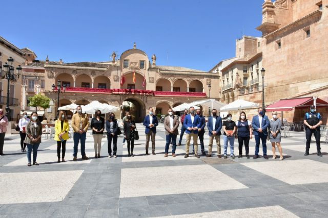 El Ayuntamiento de Lorca se suma a la conmemoración del Día Internacional de la Enfermería recordando a las víctimas de la pandemia - 1, Foto 1