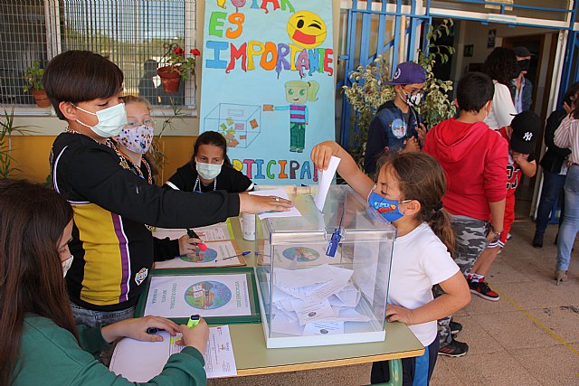 El alumnado de los centros educativos elige equipamiento para los patios y dispositivos digitales en los Presupuestos Participativos - 1, Foto 1