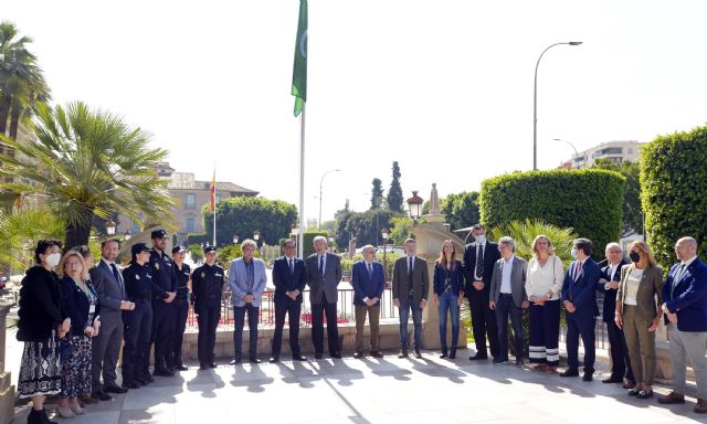 Murcia apoya la campaña 'Haz de la lucha tu bandera' de la Asociación Española contra el Cáncer - 1, Foto 1