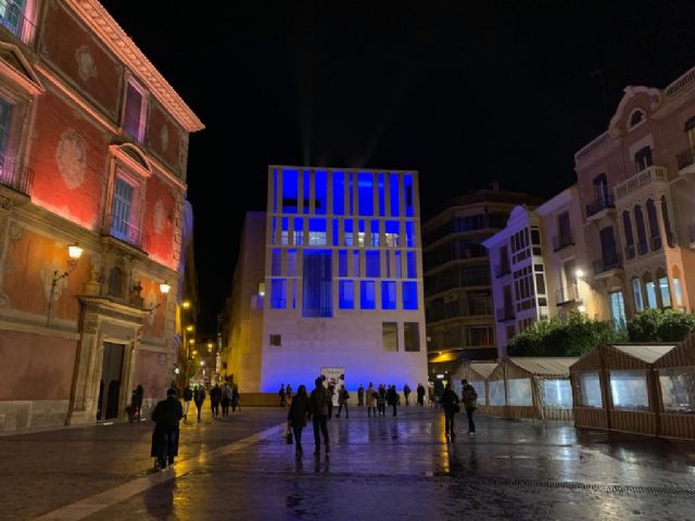 Murcia se ilumina de azul por el Día Internacional de la Enfermería y de la Fibromialgia y del Síndrome de Fatiga Crónica - 1, Foto 1