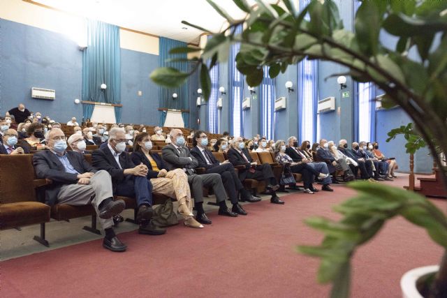 La facultad de Medicina de la UMU revisa la historia de sus 50 años en un libro conmemorativo - 3, Foto 3