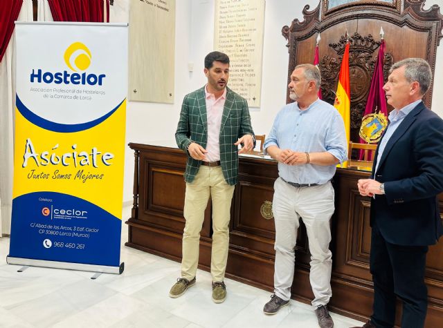 El Ayuntamiento de Lorca continúa con su apuesta por fomentar el consumo de agua del grifo en la hostelería local - 2, Foto 2
