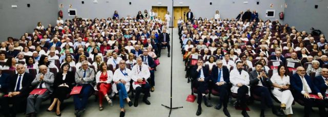 El hospital Virgen de la Arrixaca rinde homenaje a los profesionales en el acto de clausura de su 50 aniversario - 1, Foto 1