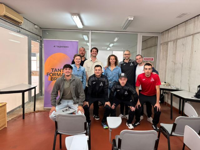 La Piscina Municipal de Jumilla forma a sus trabajadores para mejorar su atención a menores neurodivergentes - 3, Foto 3