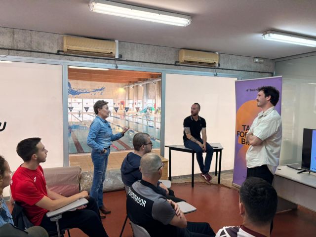 La Piscina Municipal de Jumilla forma a sus trabajadores para mejorar su atención a menores neurodivergentes - 4, Foto 4