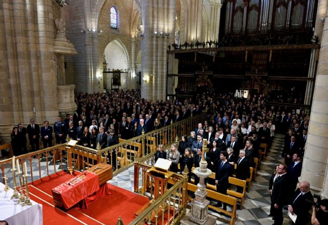 Murcia rinde homenaje a su alcalde, José Ballesta, en un multitudinario funeral - 2, Foto 2