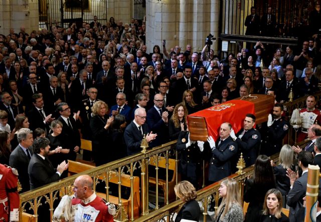 Murcia rinde homenaje a su alcalde, José Ballesta, en un multitudinario funeral - 3, Foto 3