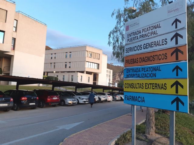 El Ayuntamiento recupera el servicio público y gratuito de autobús lanzadera entre el aparcamiento del campo de fútbol Artés Carrasco y el hospital Rafael Méndez - 2, Foto 2