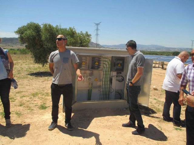 Los agricultores y las empresas vinculadas a las energías renovables del municipio visitan una instalación de riego fotovoltaica - 5, Foto 5