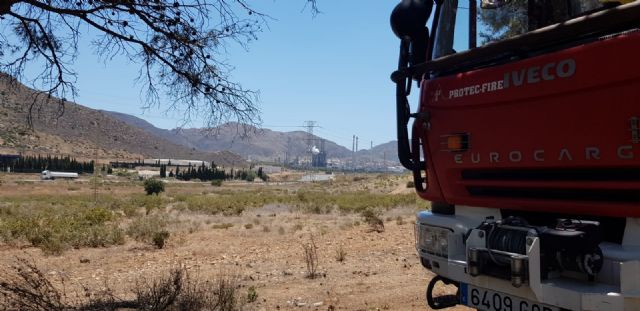 Diputados y concejales de Ciudadanos se desplazan hasta el Valle de Escombreras tras la avería en la refinería de Repsol - 1, Foto 1