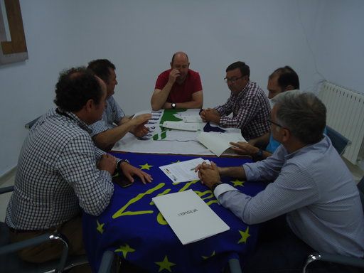 Firma de uno de los convenios de custodia en Calasparra. (J.Sánchez/ANSE)., Foto 1