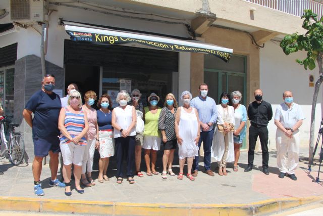 Los vecinos de El Mojón inician una campaña solidaria de recogida de alimentos destinados a Cáritas - 2, Foto 2