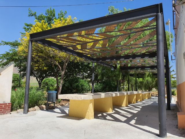 Instalado sombraje en la Plaza de la Ermita de Las Encebras a través de los Presupuestos Participativos - 1, Foto 1