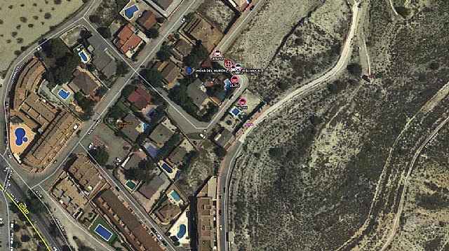 Una niña resulta herida muy grave tras chocar su patinete con una motocicleta estacionada - 1, Foto 1