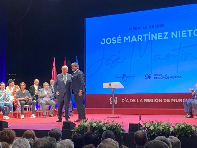 EMPRESA / José Martínez Nieto recibe la Medalla de Oro de la Región de Murcia