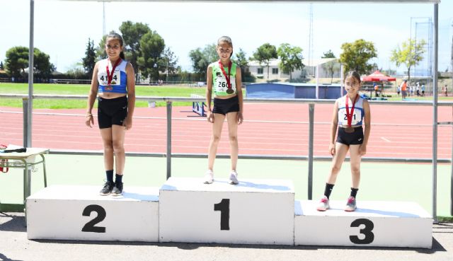 Treinta y nueve medallas para los atletas del Club Atletismo Alhama en el Regional Sub10, Sub12 y Sub14, Foto 1