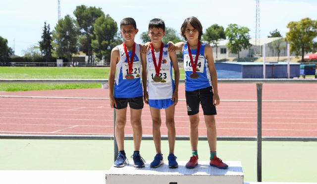Treinta y nueve medallas para los atletas del Club Atletismo Alhama en el Regional Sub10, Sub12 y Sub14, Foto 4