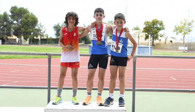 Treinta y nueve medallas para los atletas del Club Atletismo Alhama en el Regional Sub10, Sub12 y Sub14, Foto 6
