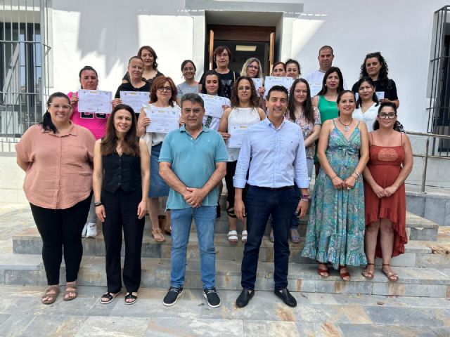 Los 15 alumnos del curso de 'Limpieza de superficies y mobiliario en edificios y locales' obtienen el certificado de profesionalidad - 1, Foto 1