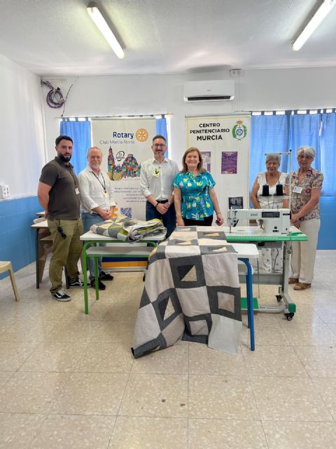 Colchas solidarias: costura, inclusión y salud mental en el Centro Penitenciario Murcia - 2, Foto 2