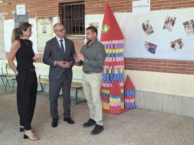 El consejero de Educación conoce el proyecto de cultura lunar del IES Pedro Guillén de Archena - 4, Foto 4