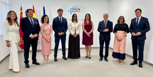 La consejera de Salud asegura que 'el nuevo equipo directivo impulsar� la mejora de la sanidad p�blica'