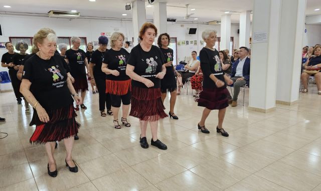 El Hogar del Pensionista Raimundo Benedicto clausura el curso de sus talleres con entrega de premios y reconocimientos - 2, Foto 2