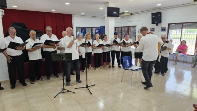 El Hogar del Pensionista Raimundo Benedicto clausura el curso de sus talleres con entrega de premios y reconocimientos - 3, Foto 3