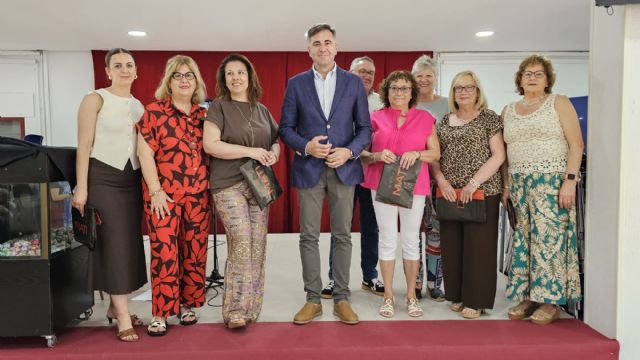 El Hogar del Pensionista Raimundo Benedicto clausura el curso de sus talleres con entrega de premios y reconocimientos - 4, Foto 4