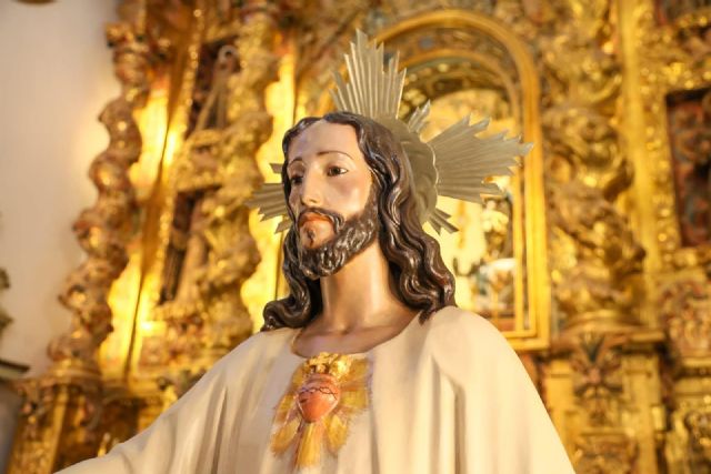 El alcalde de Lorca entrega al Paso Azul la imagen del Sagrado Corazón de Jesús tras ser restaurada en los talleres municipales - 3, Foto 3