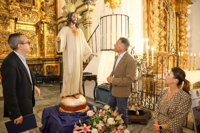 El alcalde de Lorca entrega al Paso Azul la imagen del Sagrado Corazón de Jesús tras ser restaurada en los talleres municipales - 4, Foto 4