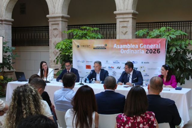 El alcalde anima a los jóvenes empresarios a seguir trabajando juntos para consolidar los mejores datos de Economía - 2, Foto 2