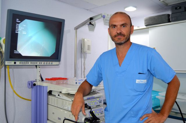 El doctor Andrés Serrano en su consulta de Hospital La Vega, Foto 1