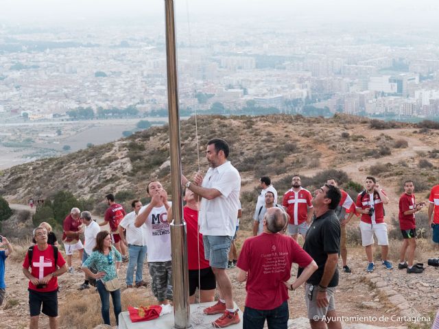 La bandera roja de la Sublevación Cantonal de Cartagena ondea en el Castillo de La Atalaya - 3, Foto 3