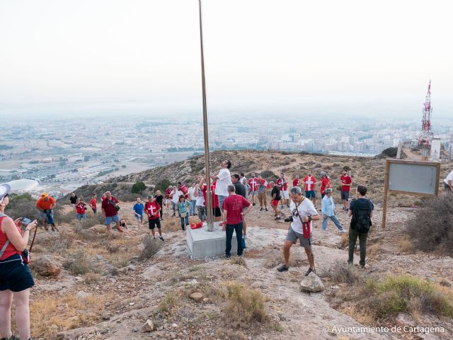 La bandera roja de la Sublevación Cantonal de Cartagena ondea en el Castillo de La Atalaya - 4, Foto 4