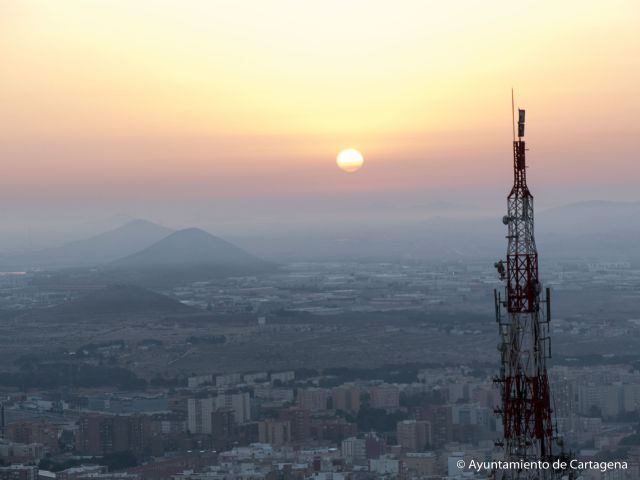 La bandera roja de la Sublevación Cantonal de Cartagena ondea en el Castillo de La Atalaya - 5, Foto 5