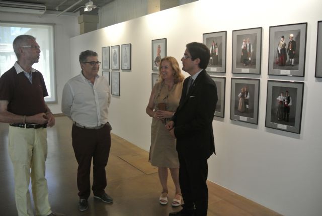 Una exposición de Los Molinos del Río muestra la riqueza de la indumentaria tradicional española - 1, Foto 1