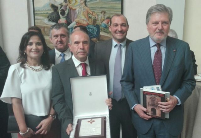 El instituto Alfonso X de Murcia recibe la condecoración de la Orden Civil de Alfonso X del Ministerio de Educación - 1, Foto 1