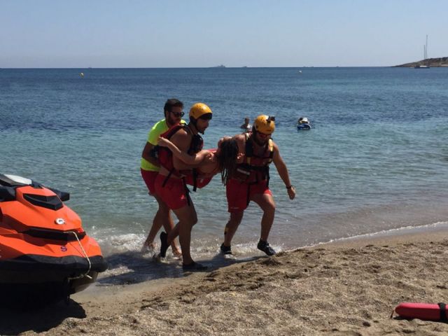 Simulacro de salvamento en la playa de Levante - 1, Foto 1