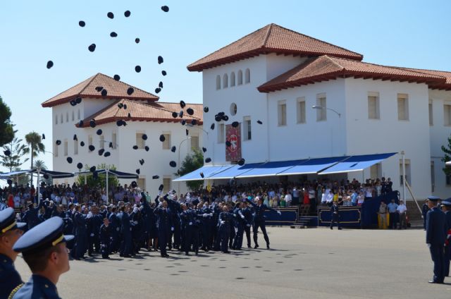 El Ministro de Defensa Pedro Morenés presidió la entrega de Despachos a 91 nuevos oficiales del Ejército del Aire en la Academia General del Aire , de San Javier - 1, Foto 1