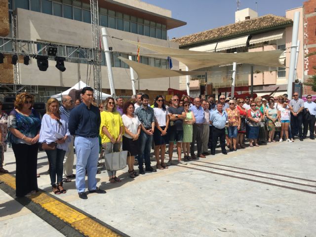 San Javier guardó un minuto de silencio en memoria de Miguel Ángel Blanco en el aniversario de su asesinato con un recuerdo a todas las víctimas de ETA - 1, Foto 1