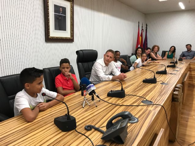 Recepción en el Ayuntamiento a los niños saharauis y sus familias de acogida 2018 - 2, Foto 2