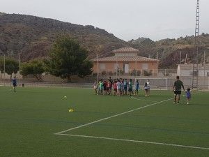 El Campo Municipal Alfonso Embarre acogerá los martes y jueves de julio la Escuela de Verano de Rugby, organizada por la Concejalía de Deportes y el Club de Rugby de Lorca - 1, Foto 1