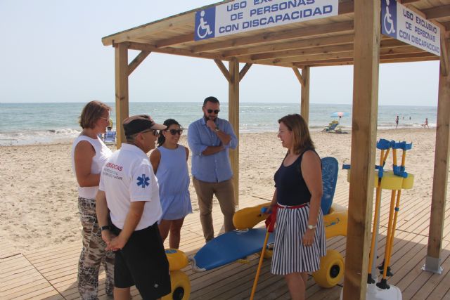 La playa de El Mojón amplía sus servicios con un punto de baño accesible - 1, Foto 1
