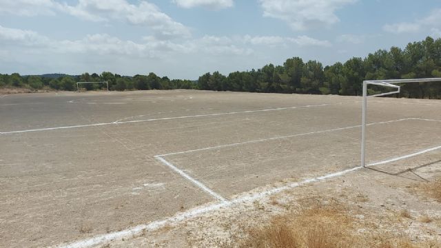 El Ayuntamiento de Lorca refuerza el mantenimiento de las instalaciones deportivas al aire libre en las pedanías - 1, Foto 1